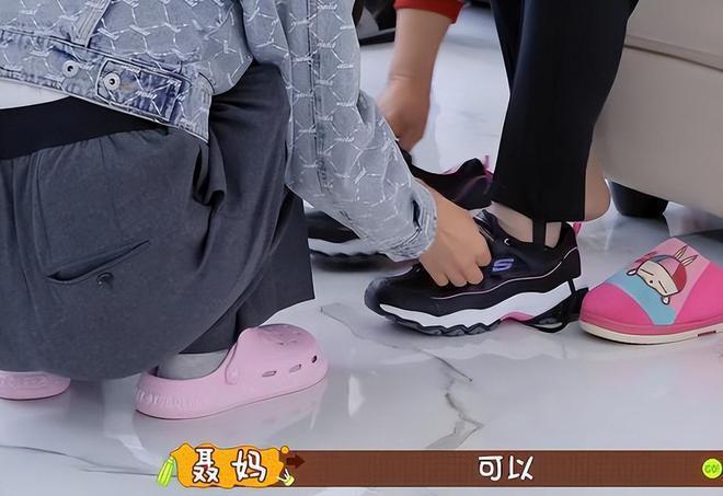 聂远全家福曝光俩女儿出镜 大女儿撞脸王菲女儿