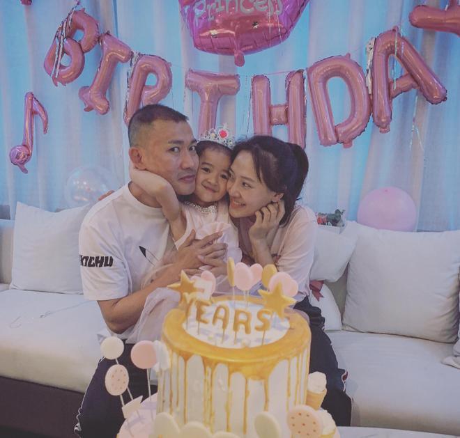 聂远全家福曝光俩女儿出镜 大女儿撞脸王菲女儿