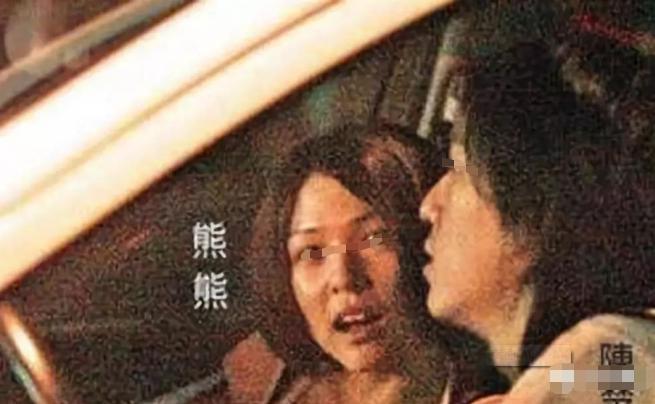 实惨！尺度照外泄，男友劈腿同组女演员…
