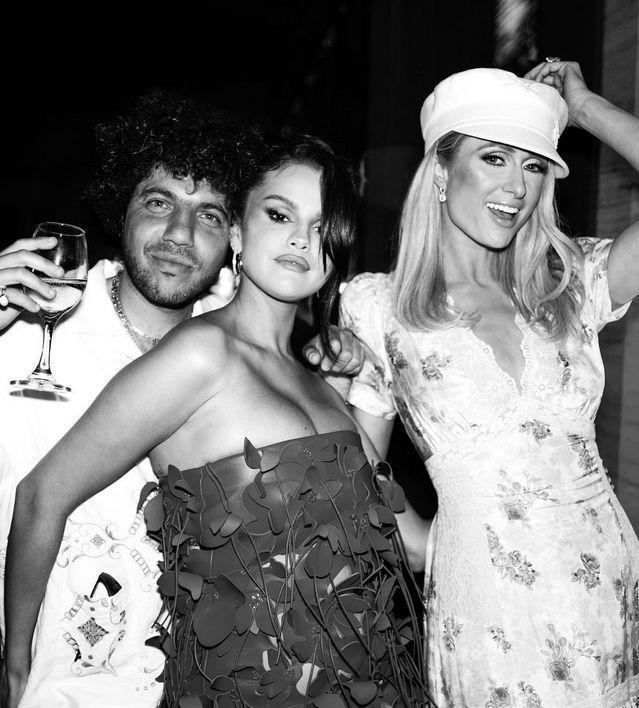 赛琳娜晒照庆31岁生日：与友人相聚，身材变化大