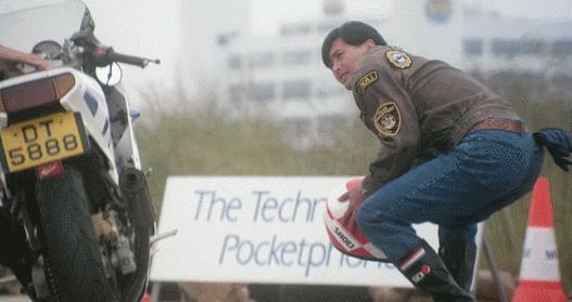 完了，周润发也扑街了……