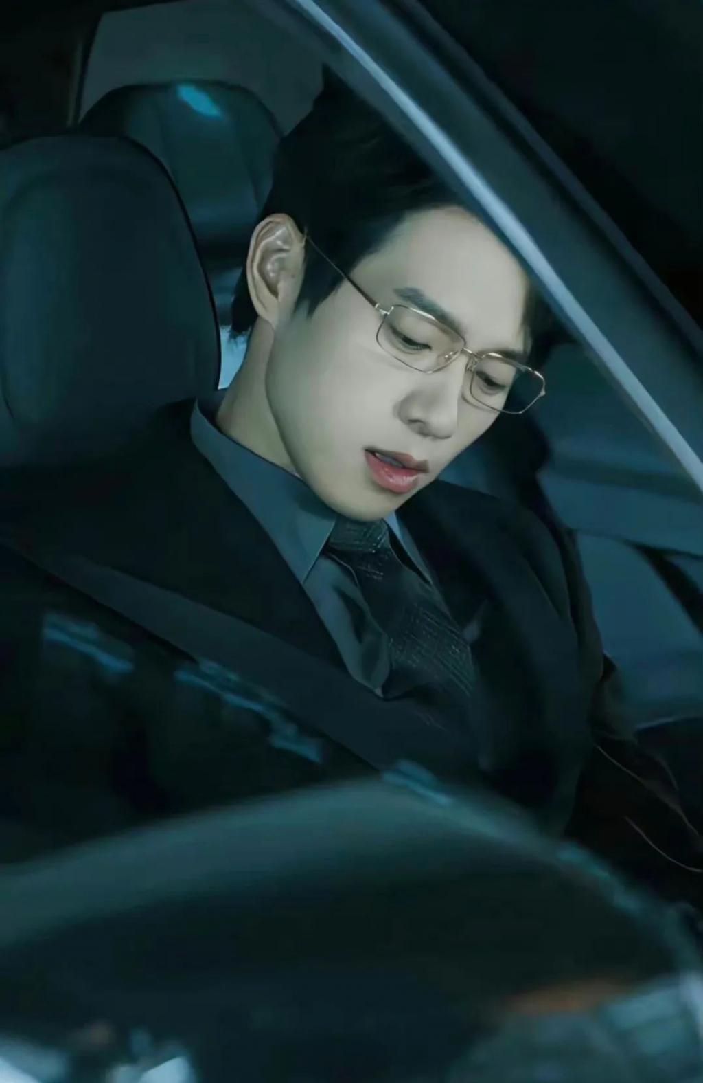 就算是新晋顶流魏大勋，和秦岚在一起也属于高攀