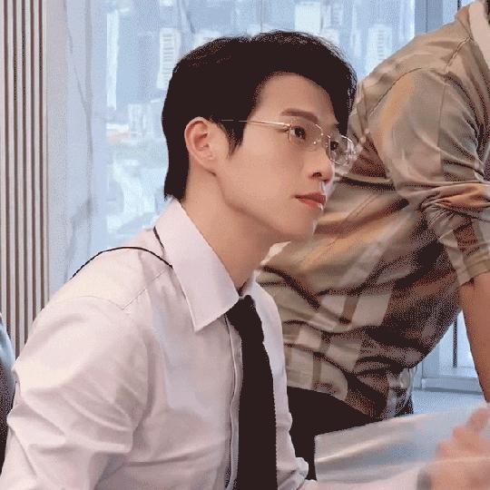 就算是新晋顶流魏大勋，和秦岚在一起也属于高攀