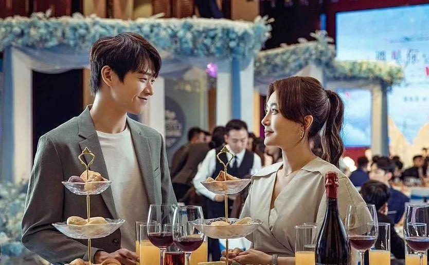 就算是新晋顶流魏大勋，和秦岚在一起也属于高攀