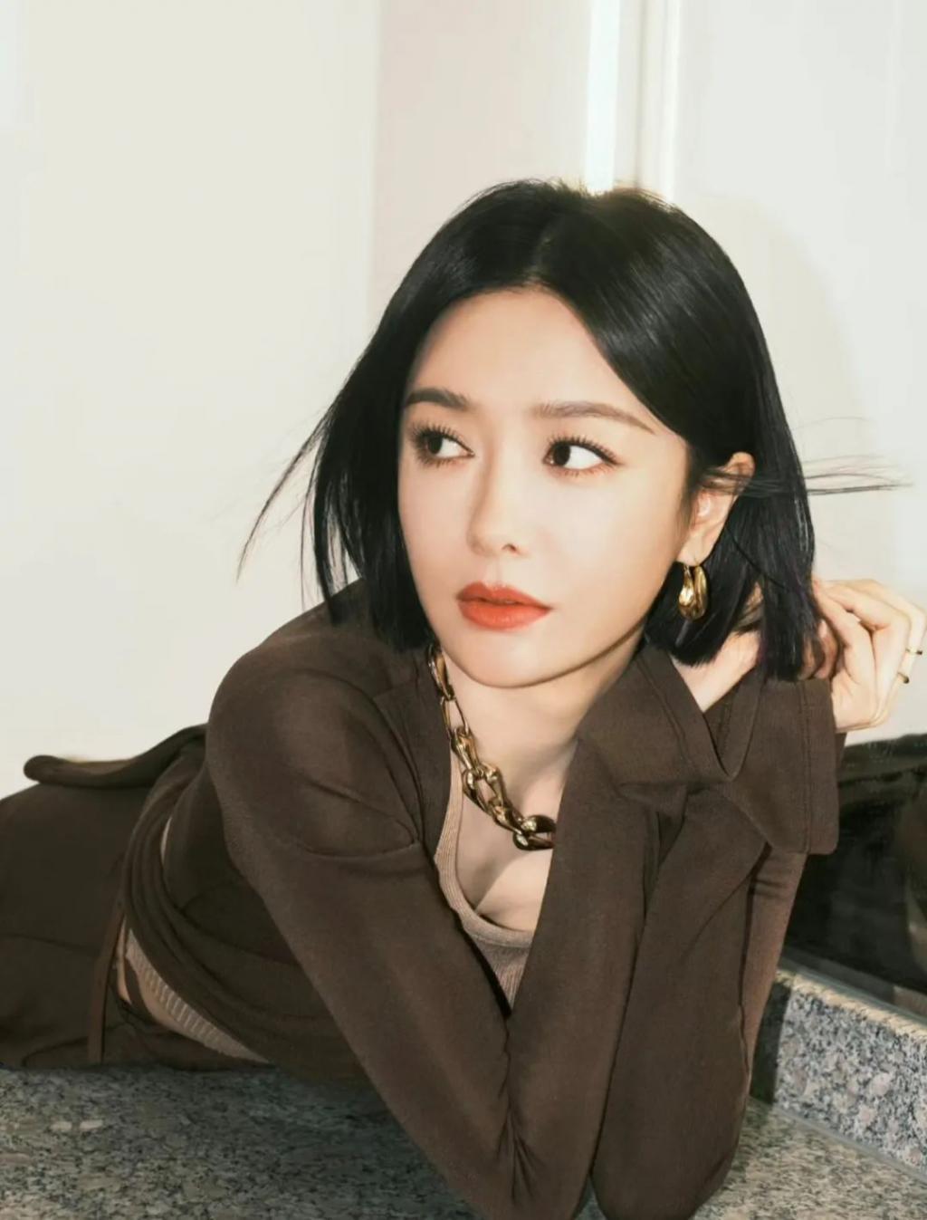 就算是新晋顶流魏大勋，和秦岚在一起也属于高攀