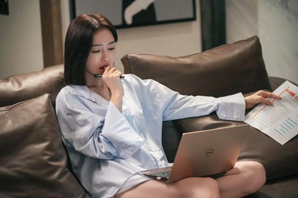 就算是新晋顶流魏大勋，和秦岚在一起也属于高攀