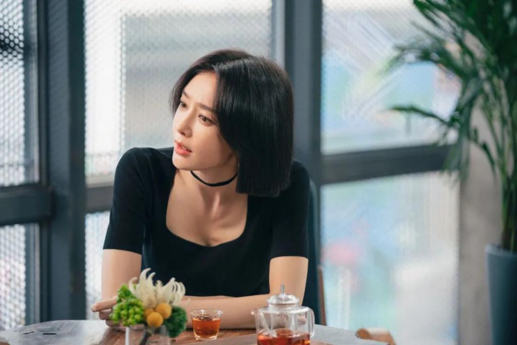 就算是新晋顶流魏大勋，和秦岚在一起也属于高攀