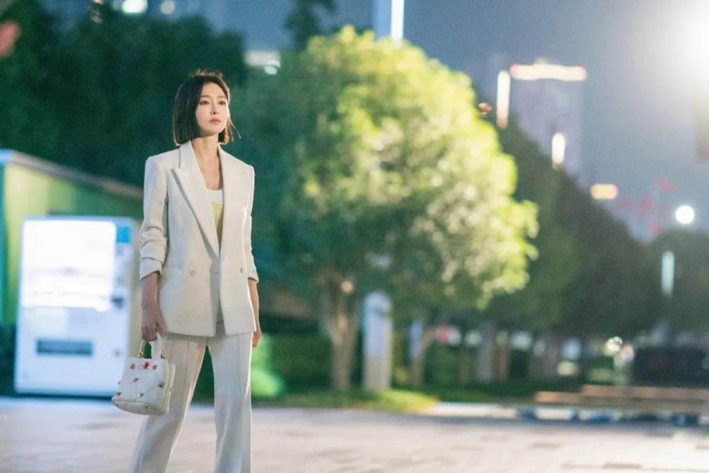 就算是新晋顶流魏大勋，和秦岚在一起也属于高攀