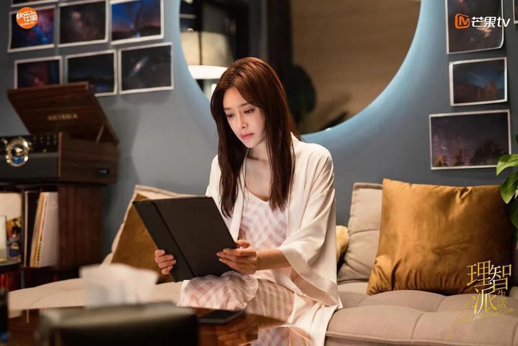 就算是新晋顶流魏大勋，和秦岚在一起也属于高攀