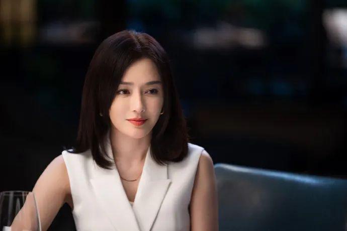 就算是新晋顶流魏大勋，和秦岚在一起也属于高攀