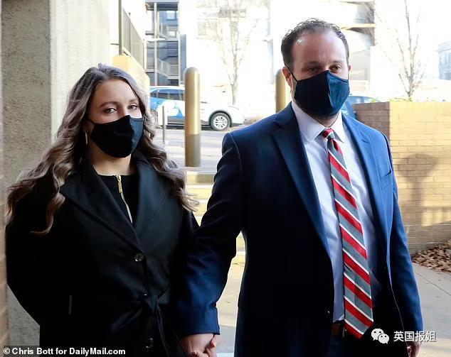 美国夫妻生19娃真人秀爆红挣几亿！却曝出长子侵害妹妹们