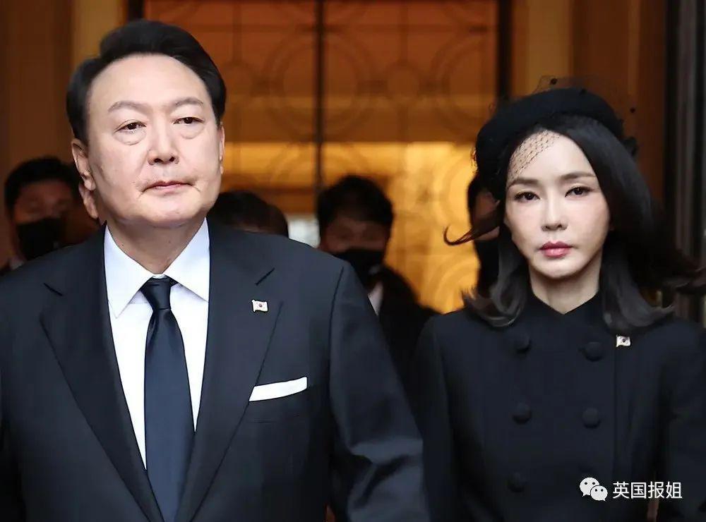 韩国总统岳母被逮捕，倒地威胁服毒自杀？夫人却在外国狂买…