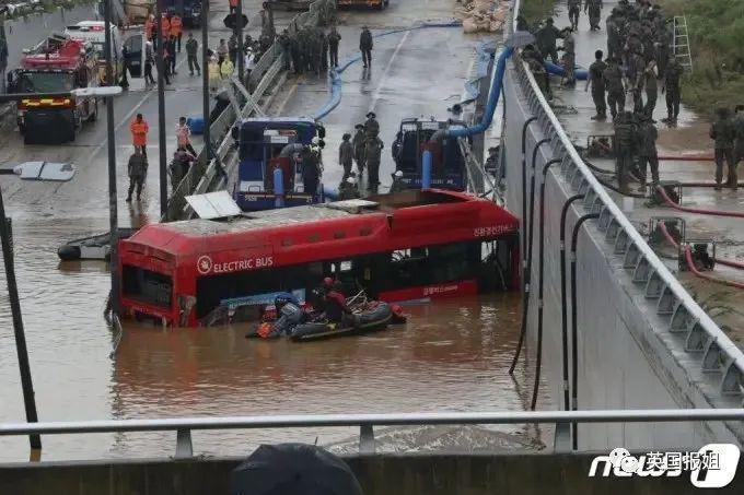 韩国总统岳母被逮捕，倒地威胁服毒自杀？夫人却在外国狂买…