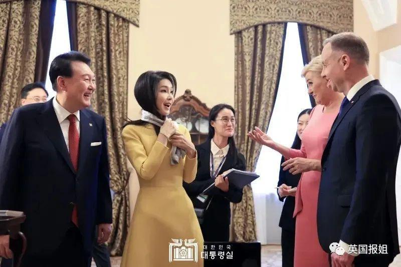 韩国总统岳母被逮捕，倒地威胁服毒自杀？夫人却在外国狂买…