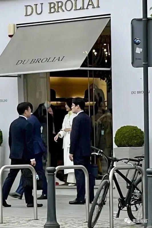 韩国总统岳母被逮捕，倒地威胁服毒自杀？夫人却在外国狂买…