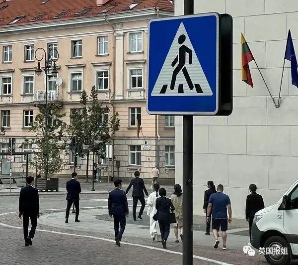 韩国总统岳母被逮捕，倒地威胁服毒自杀？夫人却在外国狂买…