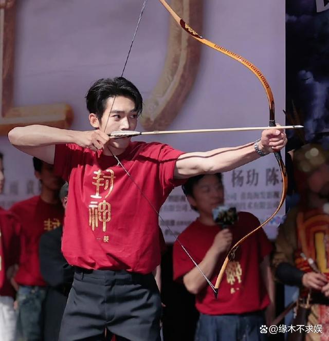 《封神》“姬发”被扒：和女粉撩骚，和85花秘恋