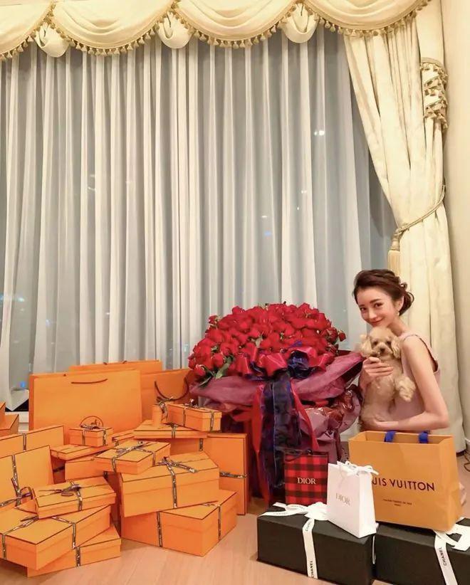 全球“第一陪酒女”：年薪2亿，却滴酒不沾！