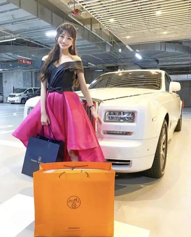 全球“第一陪酒女”：年薪2亿，却滴酒不沾！