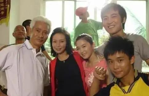 娱乐圈的4对“冷门夫妻”：看似八竿子打不着，太让人意外