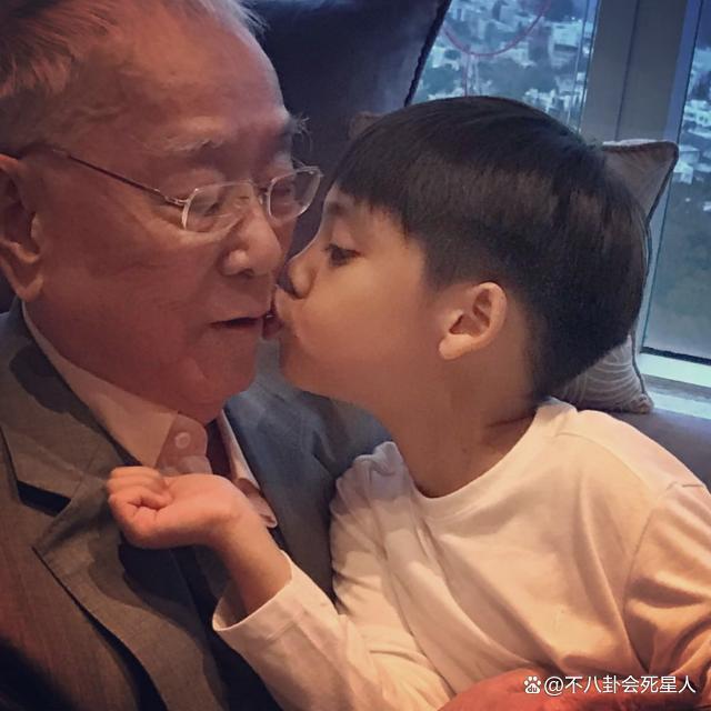 4位港圈超级豪门富三代，保镖随身，个个身家百亿