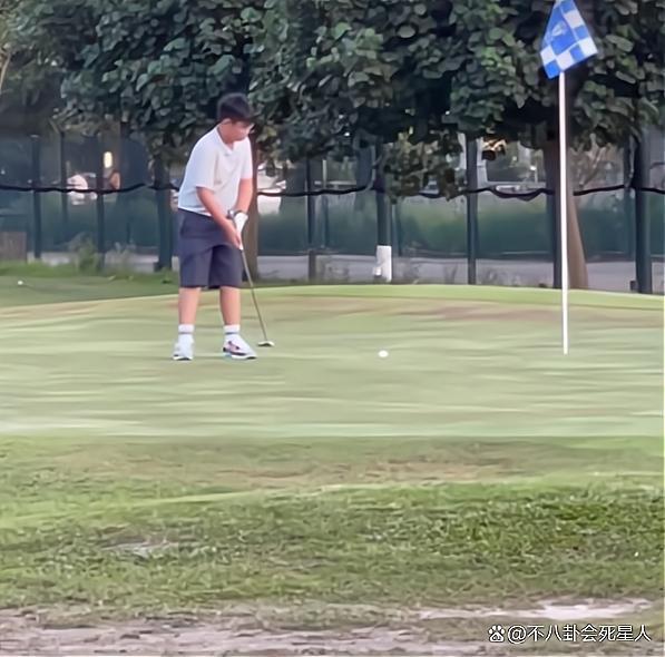 4位港圈超级豪门富三代，保镖随身，个个身家百亿