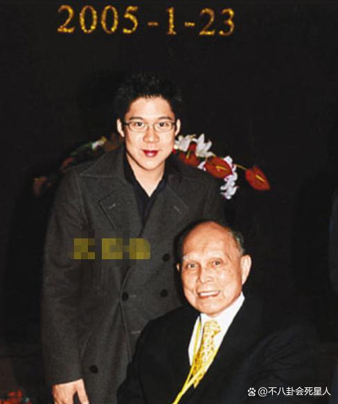 4位港圈超级豪门富三代，保镖随身，个个身家百亿