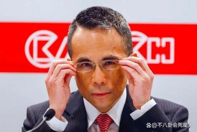 4位港圈超级豪门富三代，保镖随身，个个身家百亿