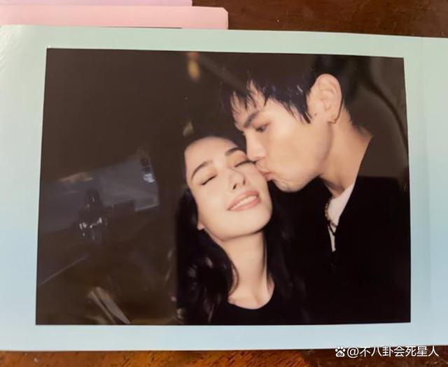 郭碧婷和一对子女，是向佐“洗白”的最好利器