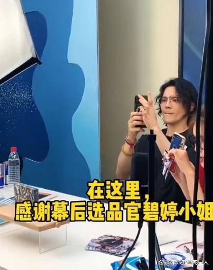郭碧婷和一对子女，是向佐“洗白”的最好利器