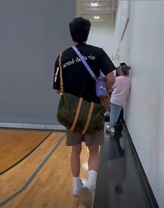 萧亚轩前男友闪婚，“潇洒小姐”破功了