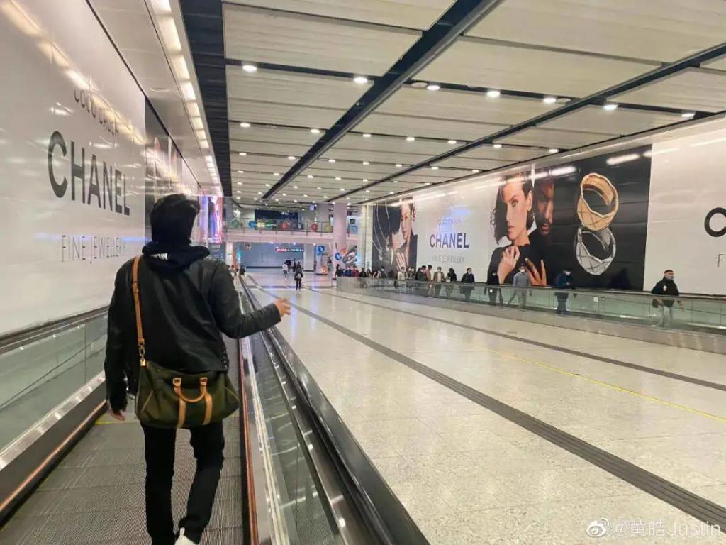 萧亚轩前男友闪婚，“潇洒小姐”破功了