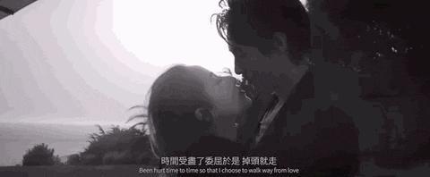 萧亚轩前男友闪婚，“潇洒小姐”破功了