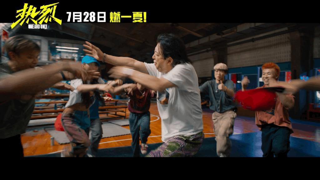 口碑爆了！赌一个暑期档冠军！