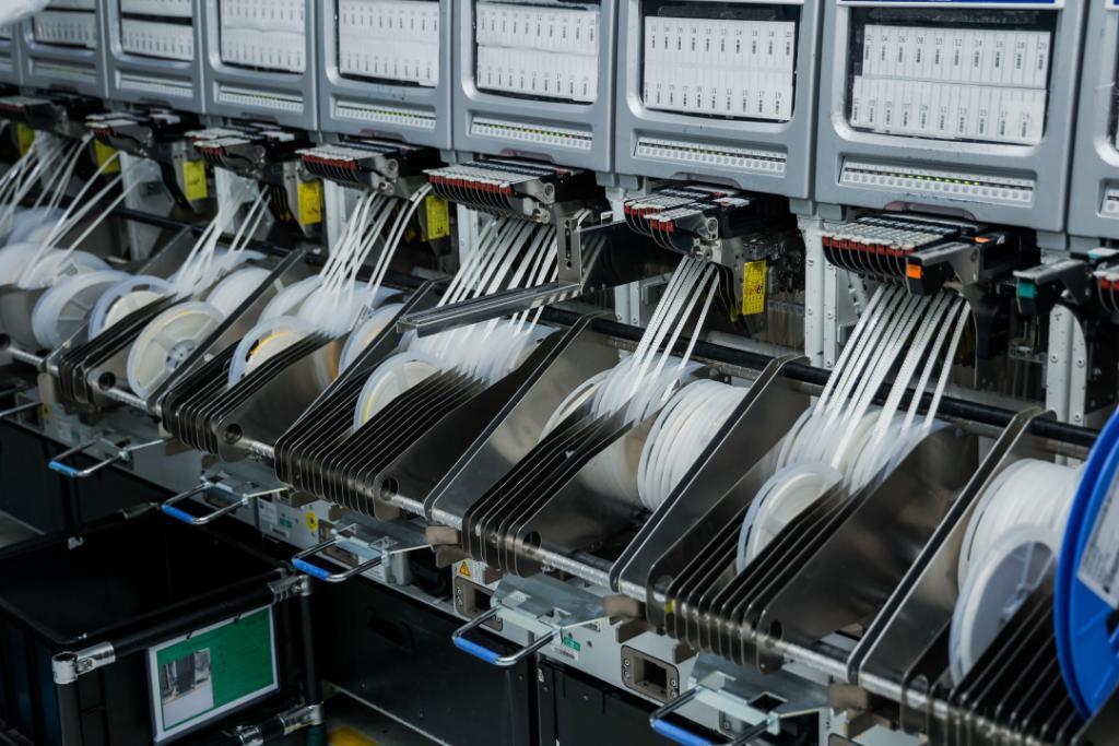 手机穿越“芯片”围城