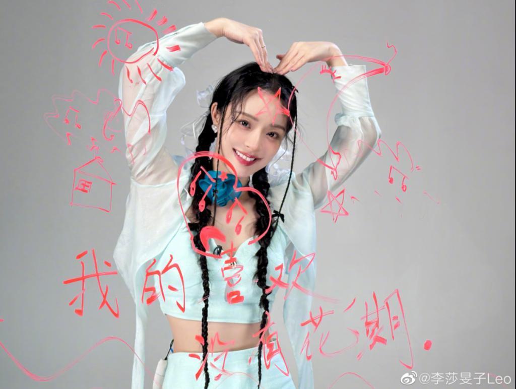 校花出道入行十年，归来仍是社畜？