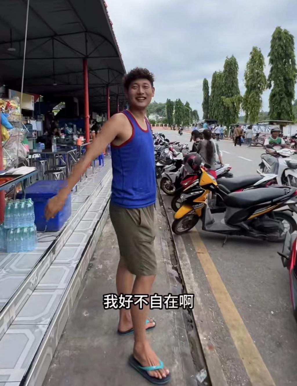 曝网红在缅甸被控制，反穿衣服脚旁蹲人，一反常态邀粉丝出国