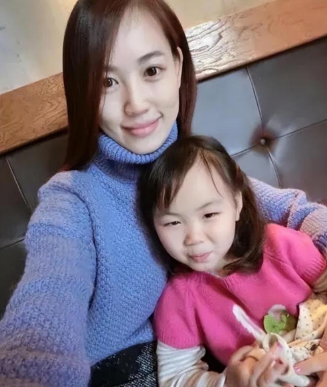王宝强晒女儿手写的鼓励信，疑是马蓉代笔