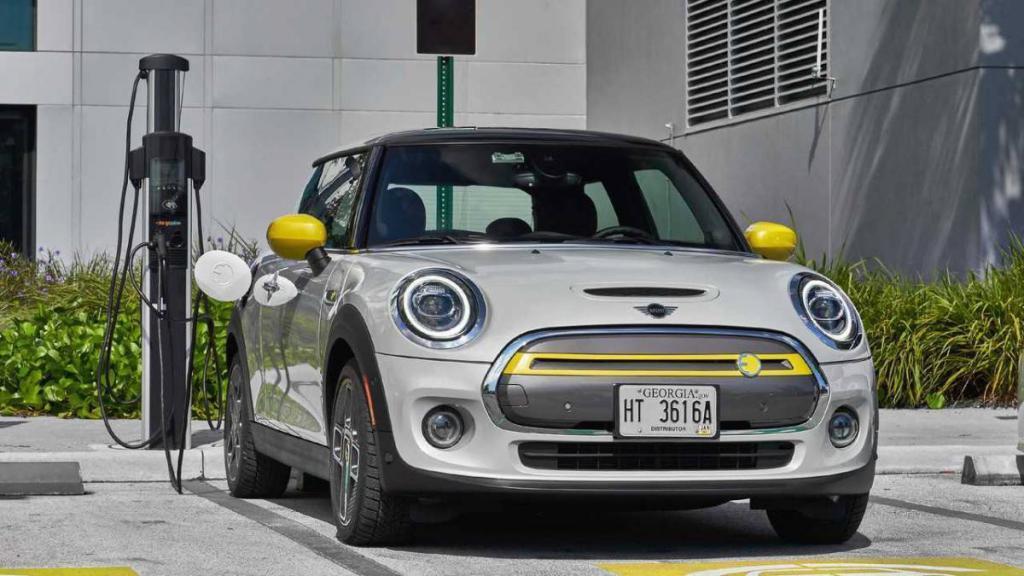 2024 款电动 Mini，「旧」到离谱