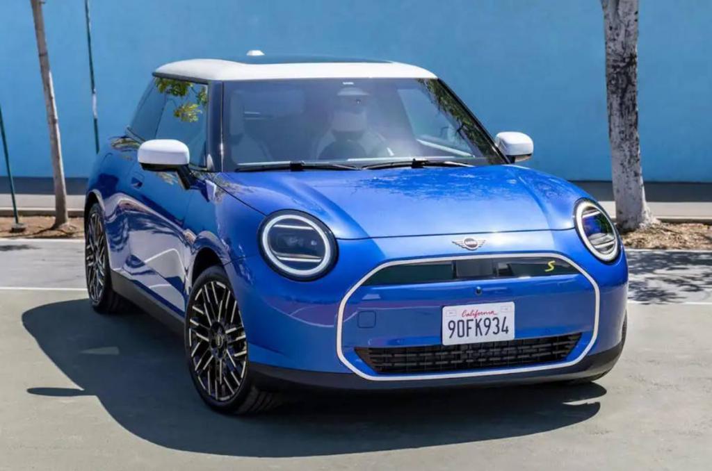 2024 款电动 Mini，「旧」到离谱