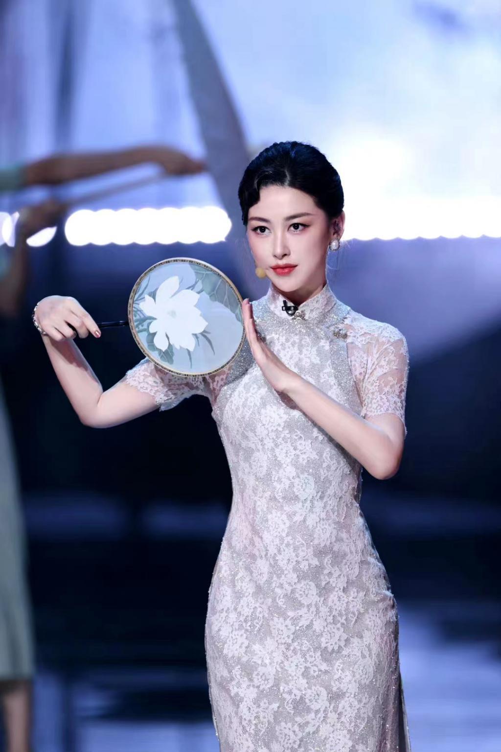 官宣！芒果台闺女嫁清华老师，要退圈带娃？