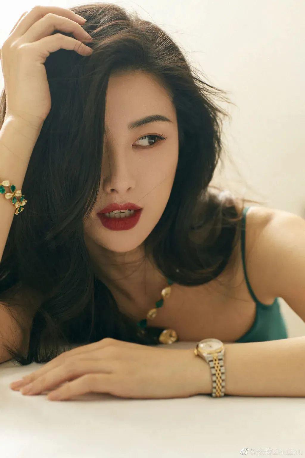 官宣！芒果台闺女嫁清华老师，要退圈带娃？