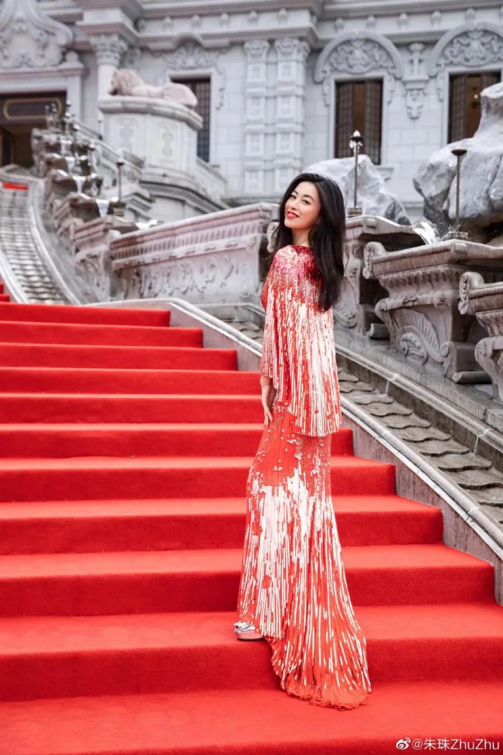 官宣！芒果台闺女嫁清华老师，要退圈带娃？