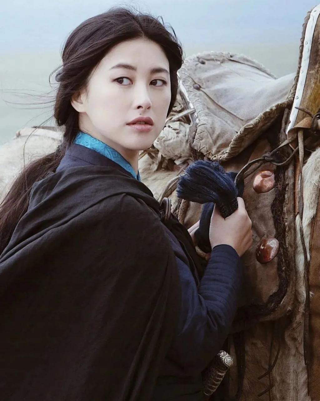 官宣！芒果台闺女嫁清华老师，要退圈带娃？