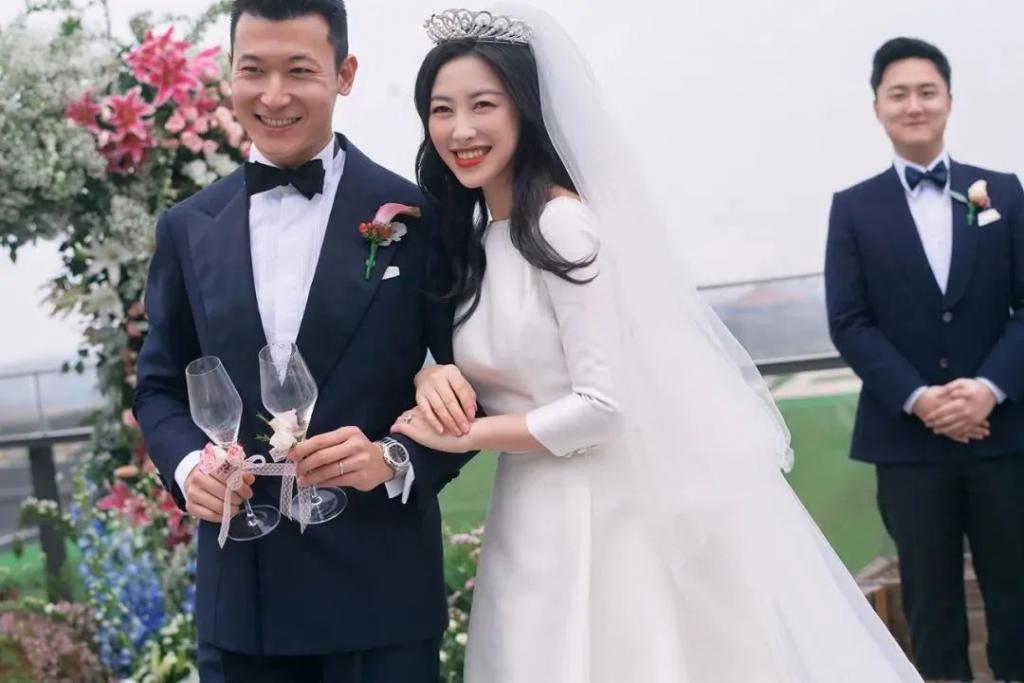 官宣！芒果台闺女嫁清华老师，要退圈带娃？