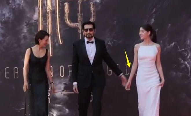 费翔行为再引争议，对女演员太热情遭反感，和女粉十指相扣