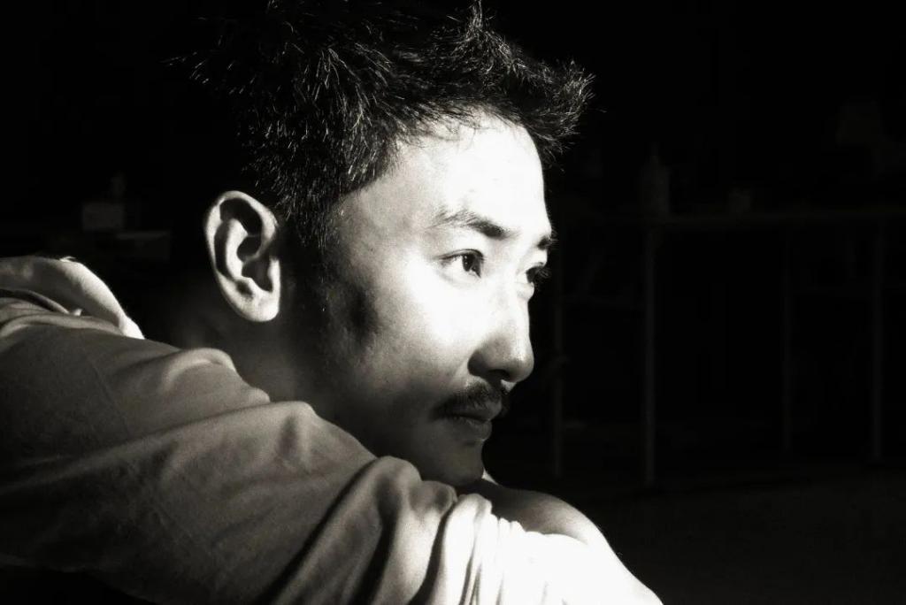 热搜上，存款5位数的男演员