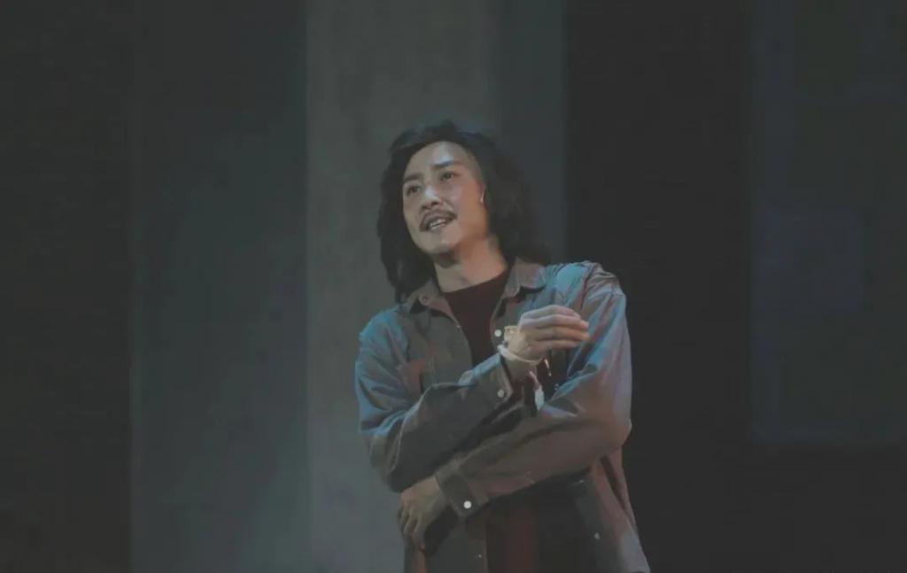 热搜上，存款5位数的男演员