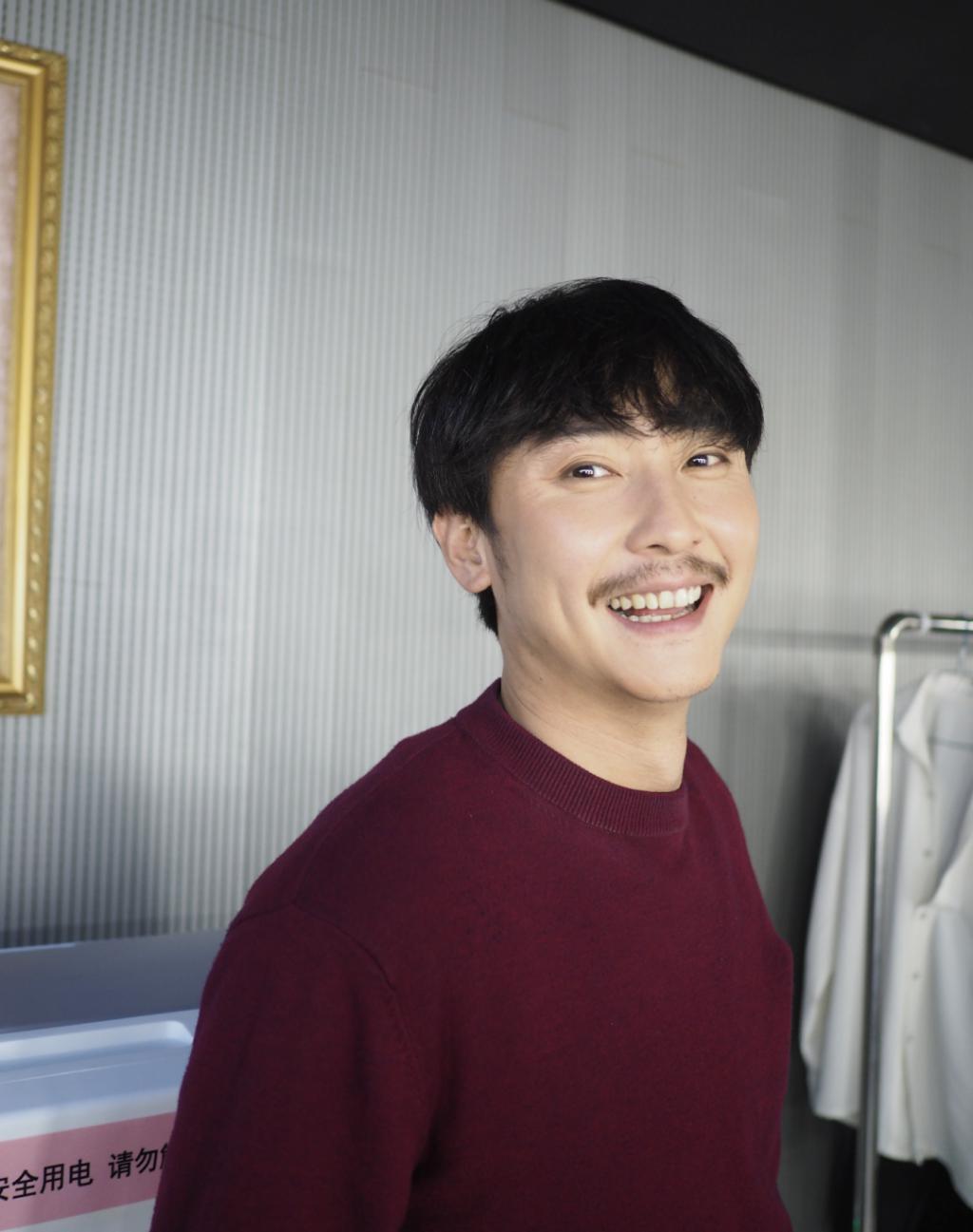热搜上，存款5位数的男演员