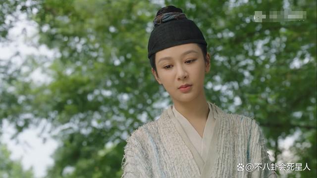 杨紫新剧扮男人眼线睫毛精致，古偶“假男人”消停会儿吧